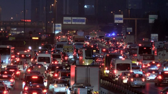 İstanbul'da iş çıkış saatinde trafik yoğunluğu -2