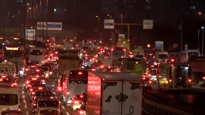 İstanbul'da iş çıkış saatinde trafik yoğunluğu -6