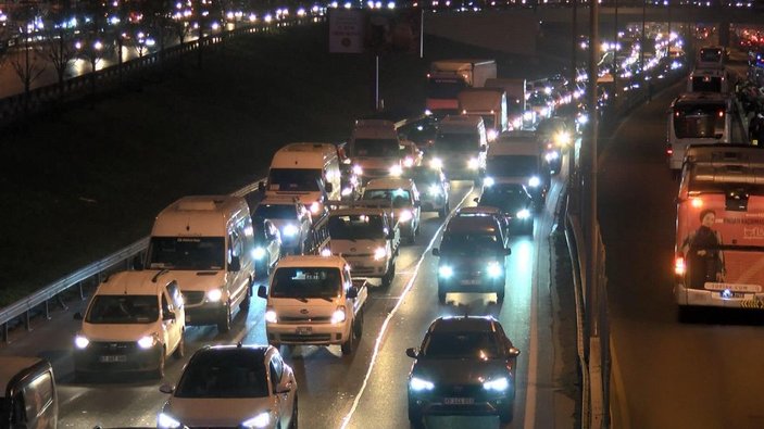İstanbul'da iş çıkış saatinde trafik yoğunluğu -7