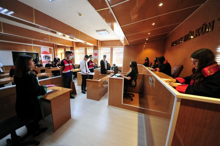 Bursa'da adalet bölümünde okuyan liselilere mahkeme ve cezaevinde uygulamalı eğitim