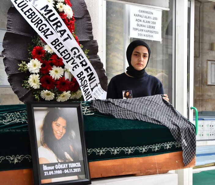 Bıçaklı saldırıda ölen İlknur, gözyaşlarıyla uğurlandı -8