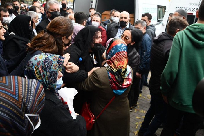 Bıçaklı saldırıda ölen İlknur, gözyaşlarıyla uğurlandı -5