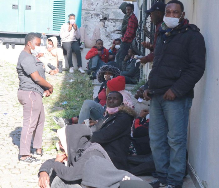 Foça açıklarında 52 düzensiz göçmen kurtarıldı -3