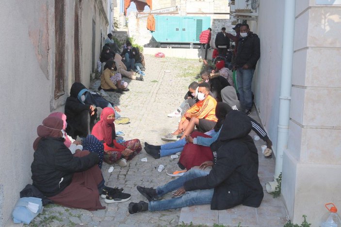 Foça açıklarında 52 düzensiz göçmen kurtarıldı -1