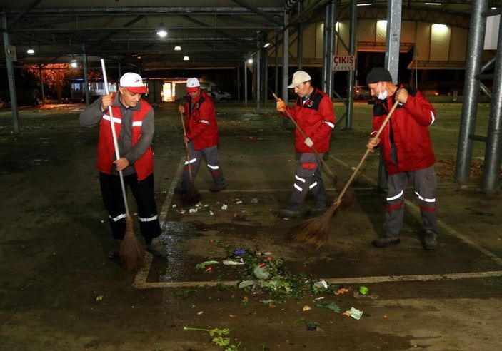 Temizlik işçisi 'Maykıl Fikret', 'Michael Jackson' danslarıyla arkadaşlarını motive ediyor -4