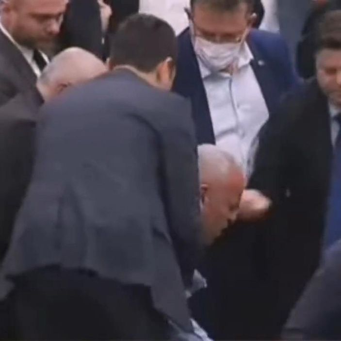  İBB Meclisinde fenalaşan CHP'li Ali Haydar Kahraman hastaneye kaldırıldı -1