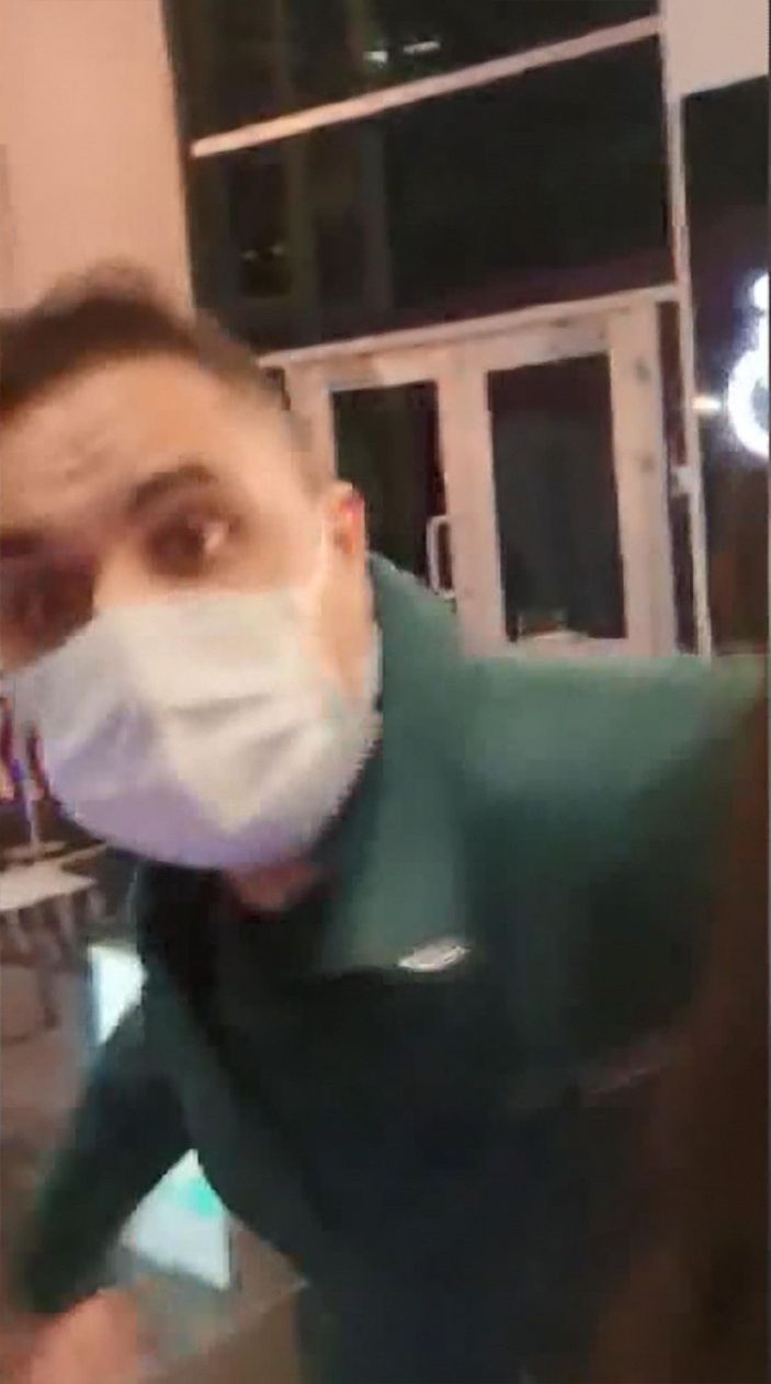 Mağazada 'sosyal mesafe' kavgası cep telefonu kamerasında -4