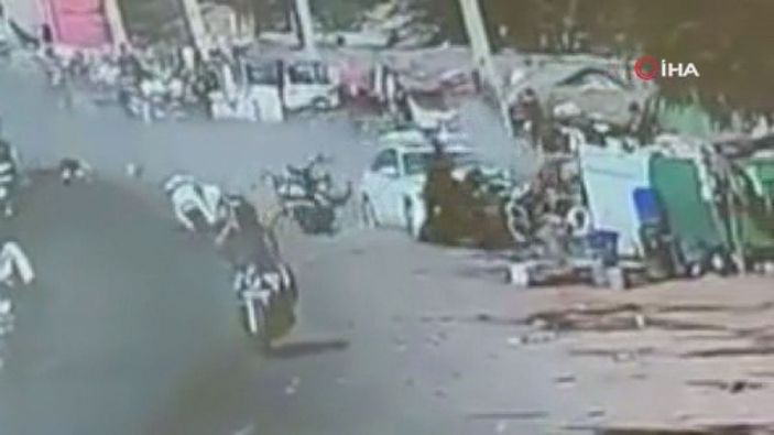 i Hindistan’da araç motosikletlere daldı: 3 ölü, 8 yaralı -1