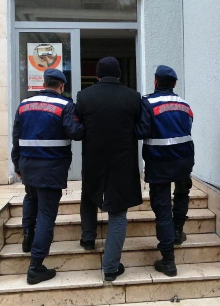 Firari FETÖ hükümlüsü eski polis, saklandığı evde yakalandı -1