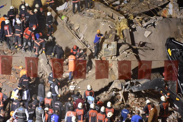 d Çöken binada çalışan işçiler: Binanın çürük olduğunu söyledik -5