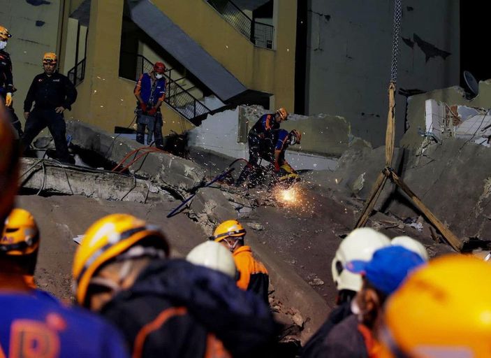 d Çöken binada çalışan işçiler: Binanın çürük olduğunu söyledik -7