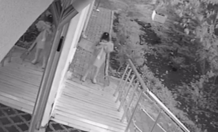 Gaziantep’te bayrak sevgisi kameraya yansıyan kız: Üzerinde şehitlerin kanı var