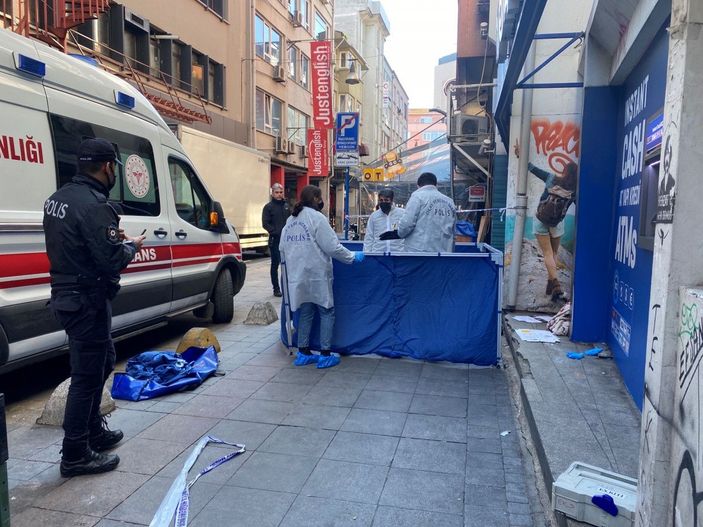Kadıköy'de sokakta bir kişi ölü bulundu -5