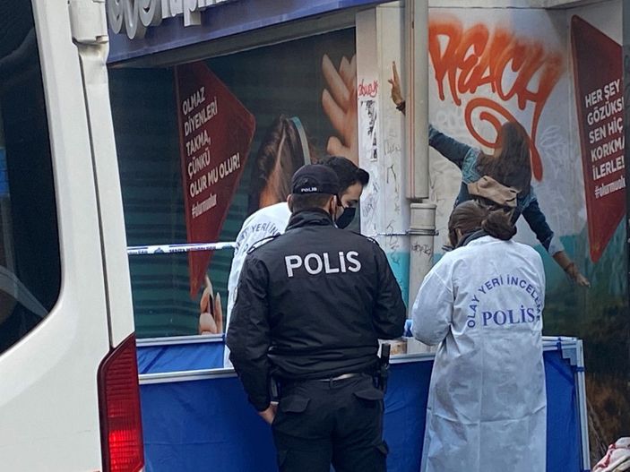 Kadıköy'de sokakta bir kişi ölü bulundu -1