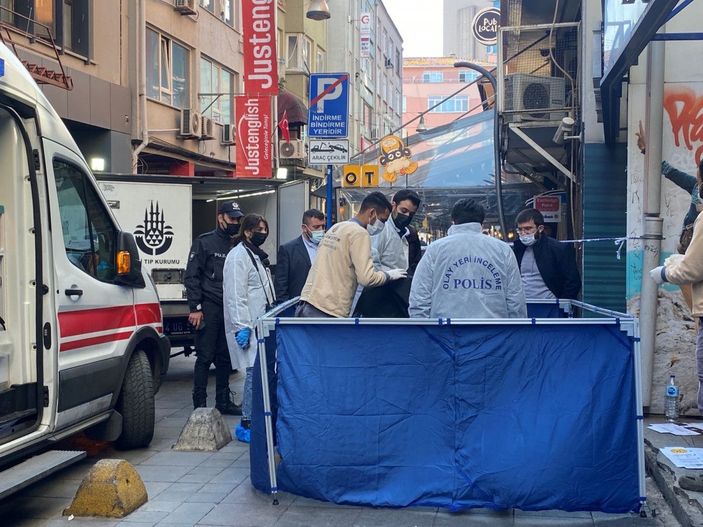 d Kadıköy'de sokakta bir kişi ölü bulundu -6