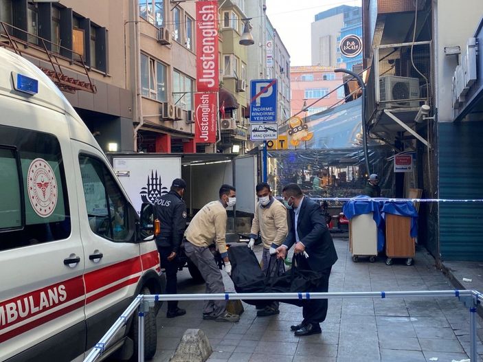 Kadıköy'de sokakta bir kişi ölü bulundu -4