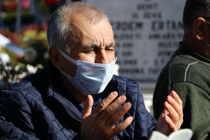 Şehit oğlunun mezarının yanından ev aldı -3