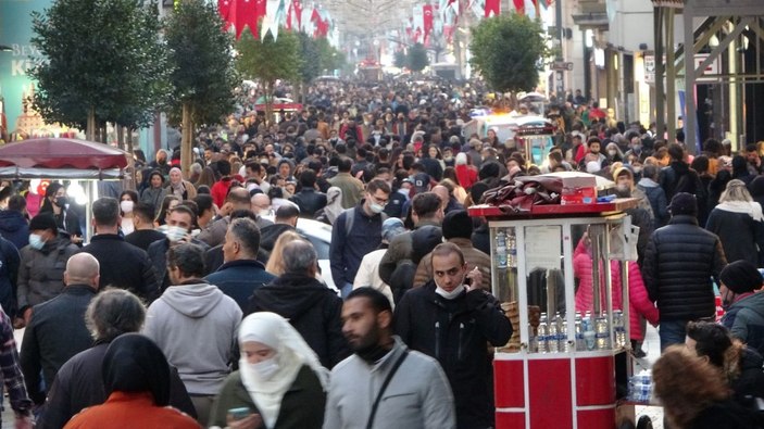 İstiklal Caddesi’nde korona virüs unutuldu -3