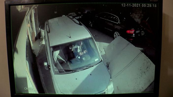 Bahçelievler'de patlama... Saniyelerle kurtuluş kamerada -4