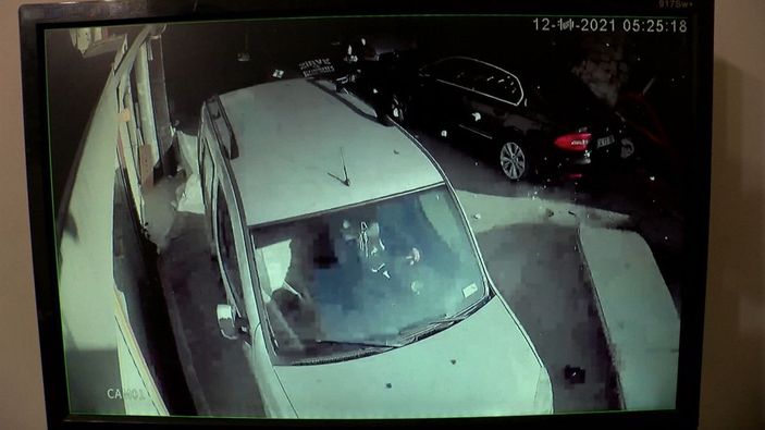 Bahçelievler'de patlama... Saniyelerle kurtuluş kamerada -5