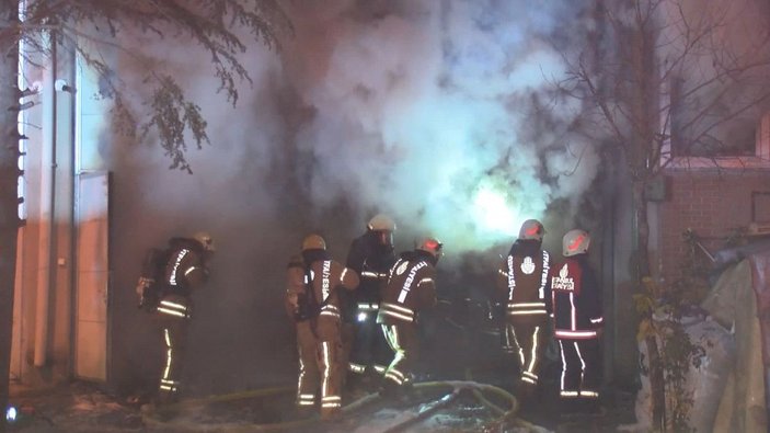 Başakşehir'de dokuma atölyesi alev alev yandı -6