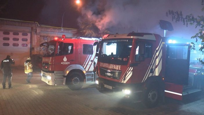 Başakşehir'de dokuma atölyesi alev alev yandı -8