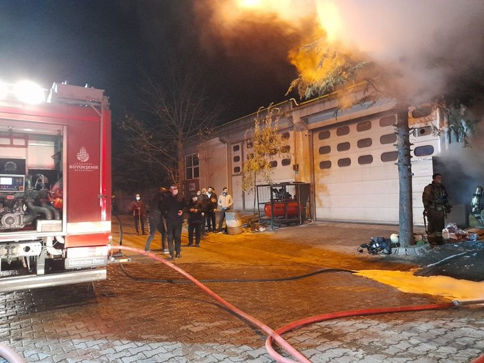 Başakşehir'de dokuma atölyesi alev alev yandı -4