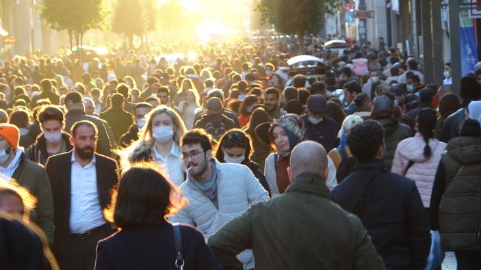 İstiklal Caddesi’nde korona virüs unutuldu -1