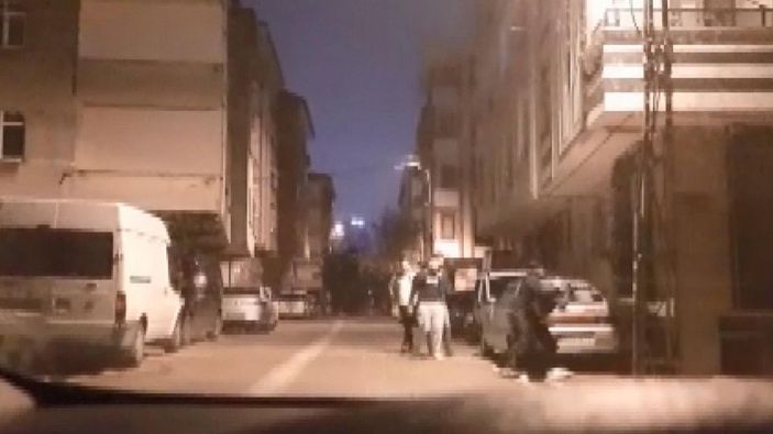 Esenyurt’ta buluşmaya çağırıp tekme tokat darbettiler -1