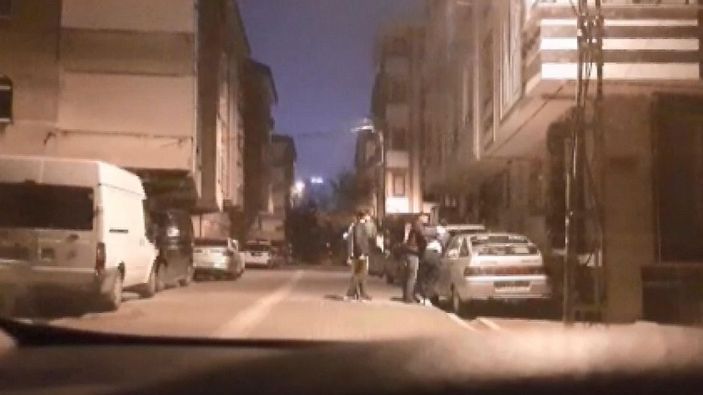 d Esenyurt’ta buluşmaya çağırıp tekme tokat darbettiler -3