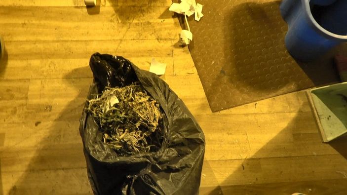 Eyüpsultan'da uyuşturucu serasına çevrilen depoya baskın -5