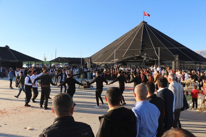 Şırnak’ta 3 kardeşe tek düğün -10