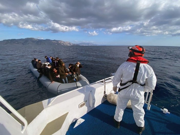 Yunan unsurlarının göçmenlere zulmü kadın-çocuk dinlemiyor -2