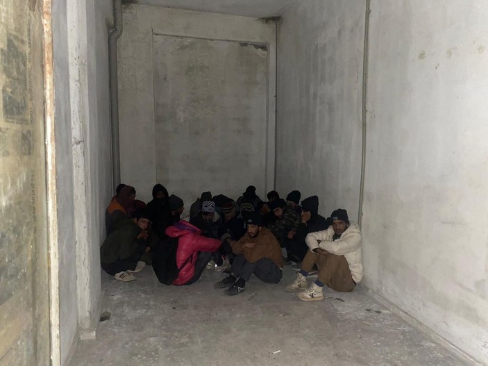 Van'da 17 kaçak göçmen yakalandı -1