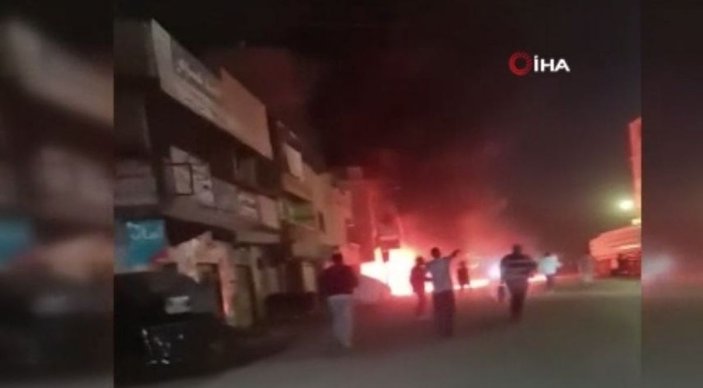 Mısır’da galeride yangın: çok sayıda otomobil alevlere teslim oldu -1