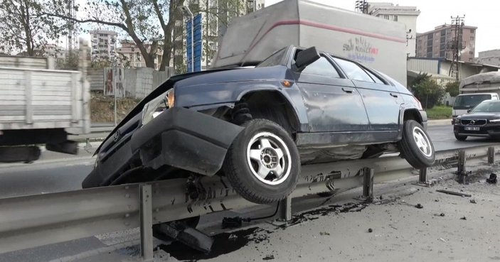 Sultangazi'de kaza yapan sürücüye polis yardım etti -8