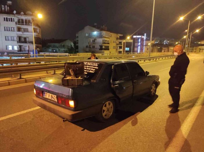 Çalıntı otomobil kovalamaca sonucu yakalandı -1