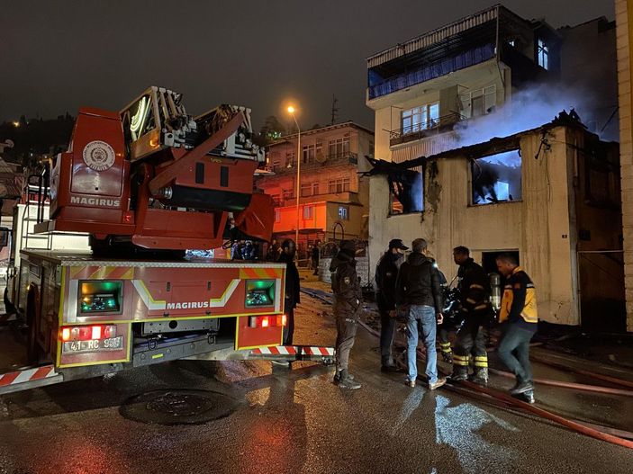 d Yalnız yaşadığı evde çıkan yangında öldü -7