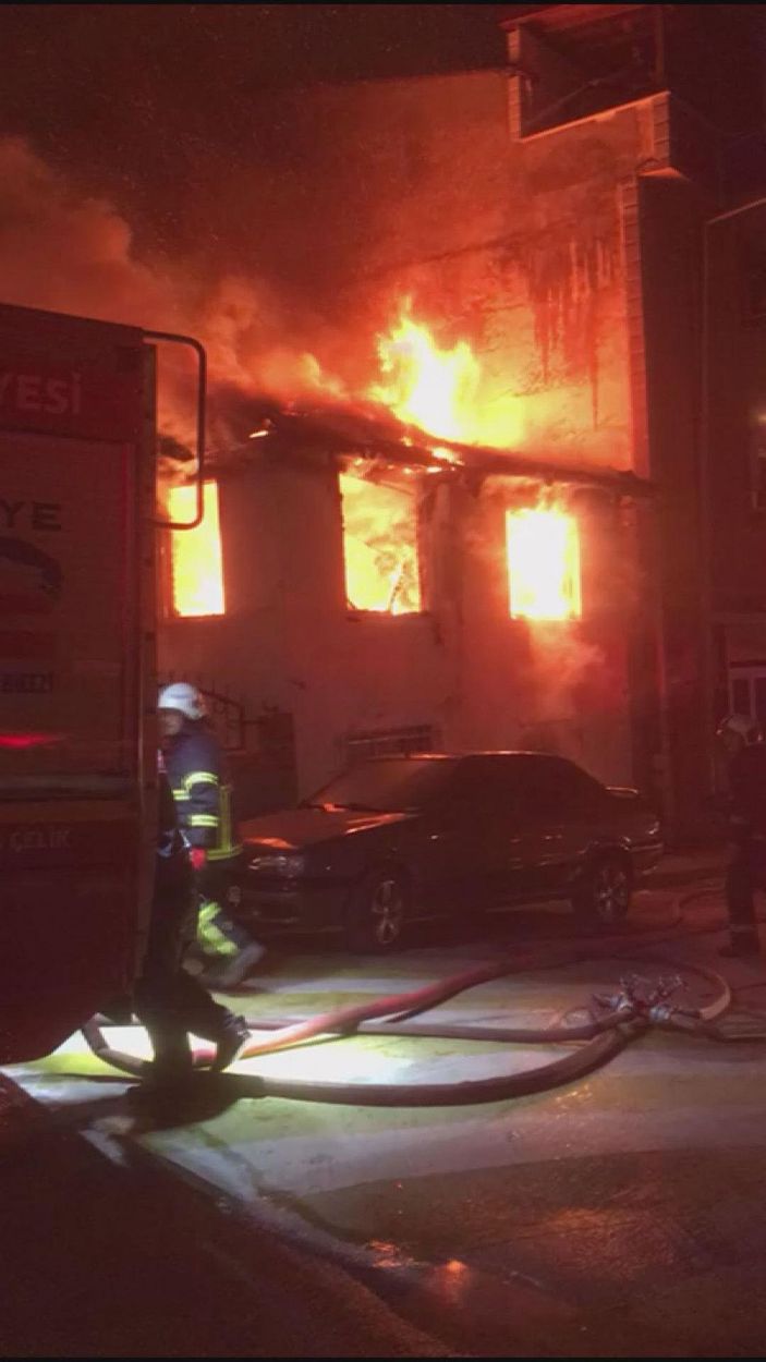 d Yalnız yaşadığı evde çıkan yangında öldü -10