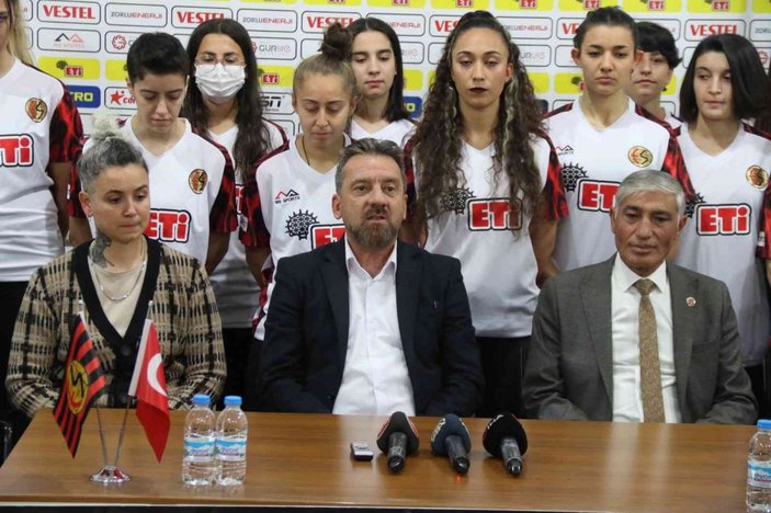 Eskişehirspor'da kadın futbol takımı yeniden kuruldu
