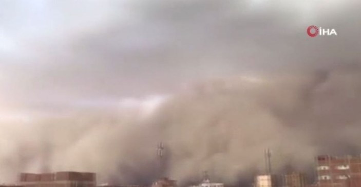 Mısır'da kum fırtınası