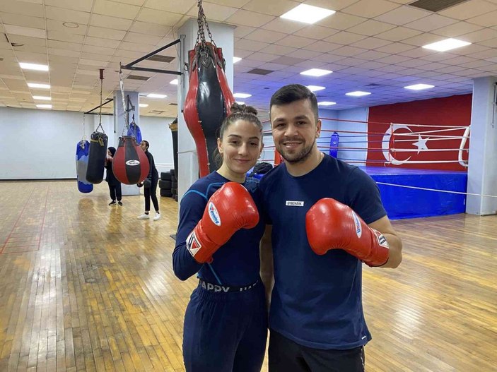 Ringde evlenme teklifi ile hayatını birleştiren çift madalya peşinde -6