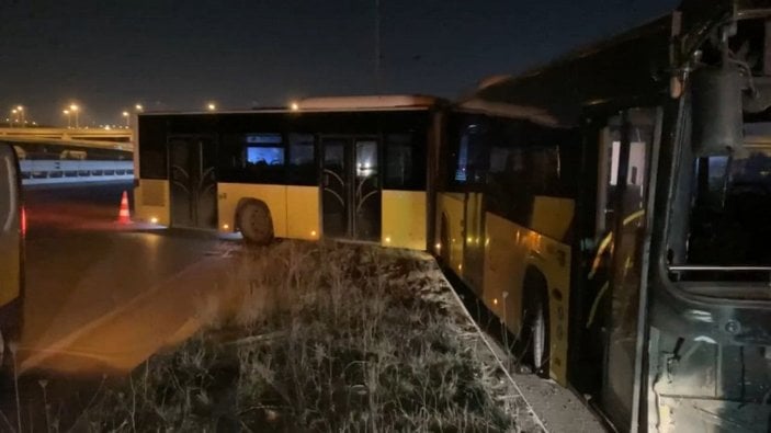 Başakşehir'de İETT otobüsü refüje çıktı -3
