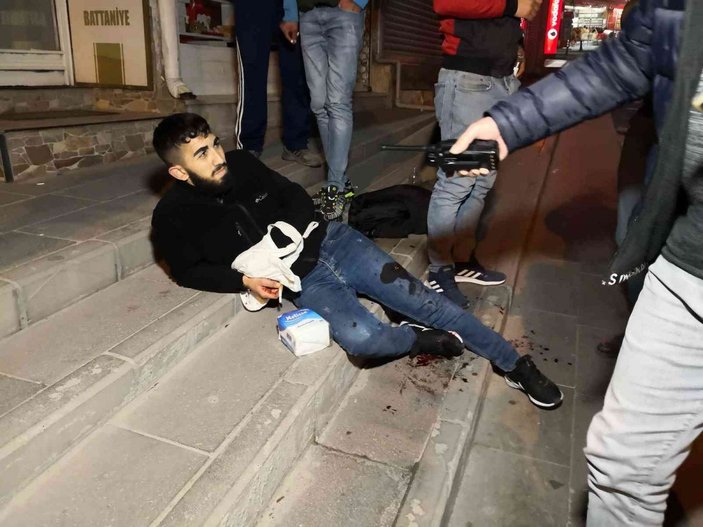 Aksaray'da 4 yerinden bıçaklanan genç: Dikişten korkarım, ölmek istiyorum