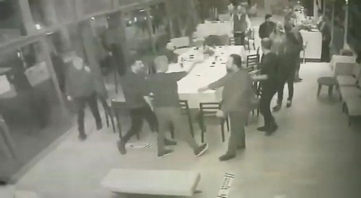 Cengiz Kurtoğlu'dan iş insanına bıçaklı saldırı iddiası kamerada -1