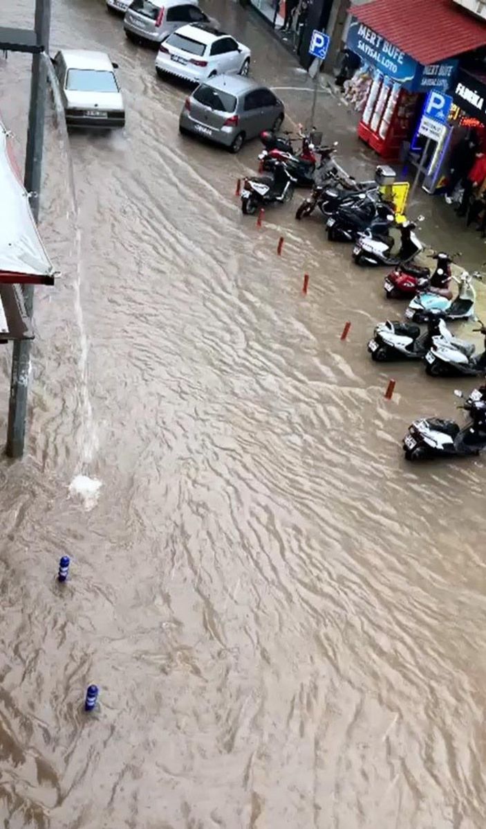 Fethiye'de sağanak günlük yaşamı olumsuz etkiledi -1
