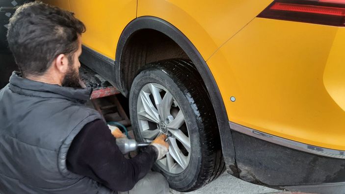 Lastikçilerde kış lastiği mesaisi -6