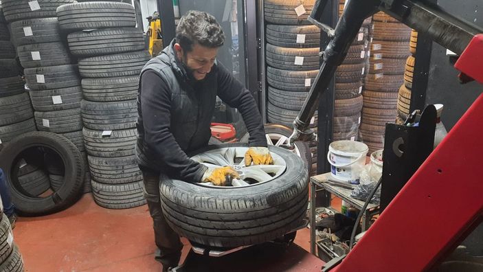 Lastikçilerde kış lastiği mesaisi -5