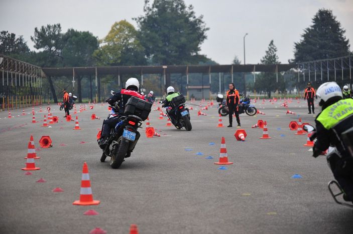 KADES ihbarlarına motosikletli kadın jandarmalar gidecek  -7