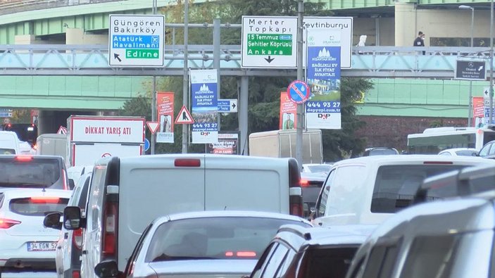 Kısıtlamalar sonrası çileye dönüşen İstanbul trafiğinde servis faktörü  -5